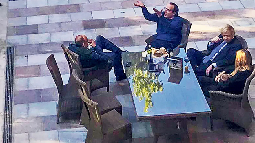 Συγγνώμη για τα κορωνοπάρτι ζήτησε ο Μπόρις Τζόνσον, αλλά δεν παραιτείται