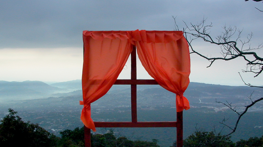 Έκθεση «Non-Returns»: Ο πόλεμος και η καταστροφή μέσα από τον φωτογραφικό φακό του Σωτήρη Δανέζη