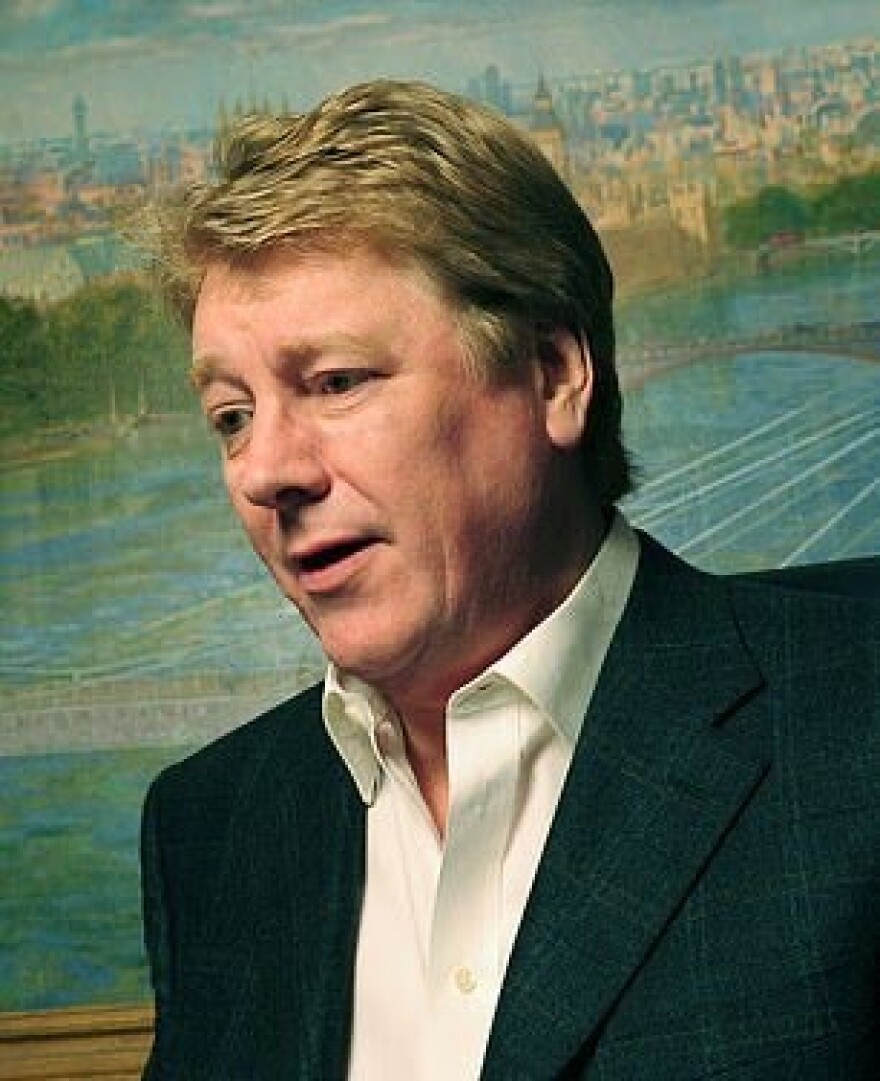 Βρετανία - Χάμις Όγκστον, ο κροίσος που «αποκληρώνει» τα παιδιά του και μοιράζει 130 εκατ. λίρες στους φτωχούς