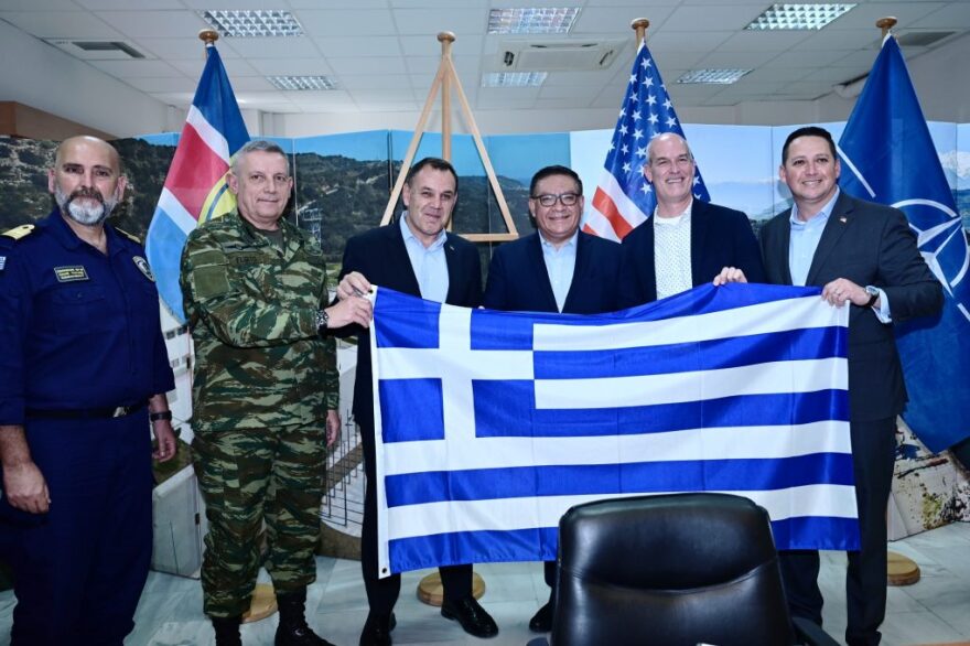 Ο Παναγιωτόπουλος στην αμερικανική βάση της Σούδας: «Αδιαμφισβήτητος πυλώνας ειρήνης η Ελλάδα»