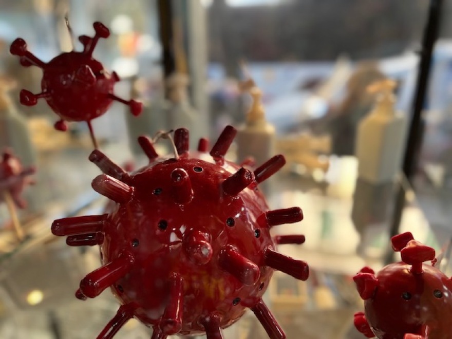 Θεσσαλονίκη: Μάνικες βενζίνης και rapid test κυριαρχούν στις φετινές λαμπάδες  - Πάσχα 2019 θυμίζει η αγοραστική κίνηση