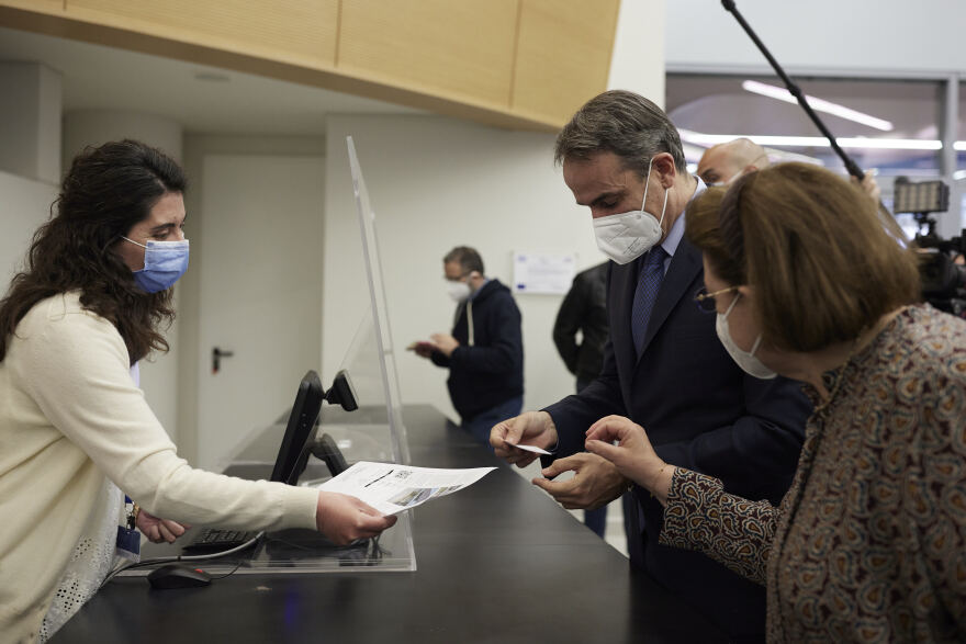 Το νέο αρχαιολογικό μουσείο Χανίων επισκέφθηκε ο Κυριάκος Μητσοτάκης - Συγκινημένος για τη συλλογή των γονέων του