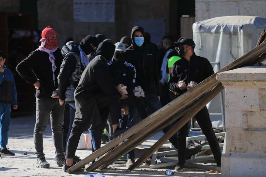 Ιερουσαλήμ: Πάνω από 150 τραυματίες από συγκρούσεις Παλαιστινίων με Ισραηλινούς αστυνομικούς