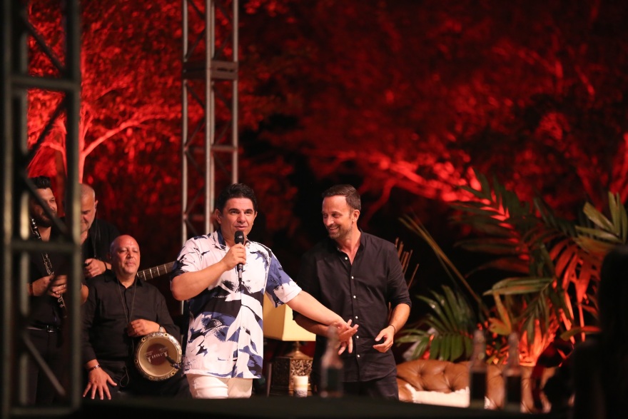 Survivor: Μπλε και κόκκινη ομάδα γίνονται μια παρέα για το πάρτι της ένωσης