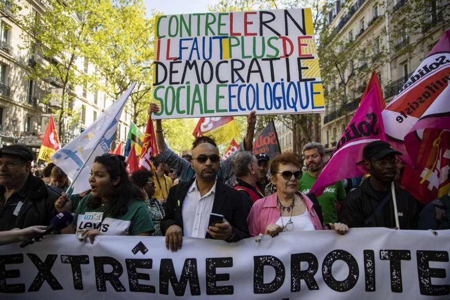 Γαλλικές εκλογές: Άνοιγμα Μακρόν στους οικολόγους - «Θα κυβερνήσω σαν μητέρα» υπόσχεται η Λεπέν