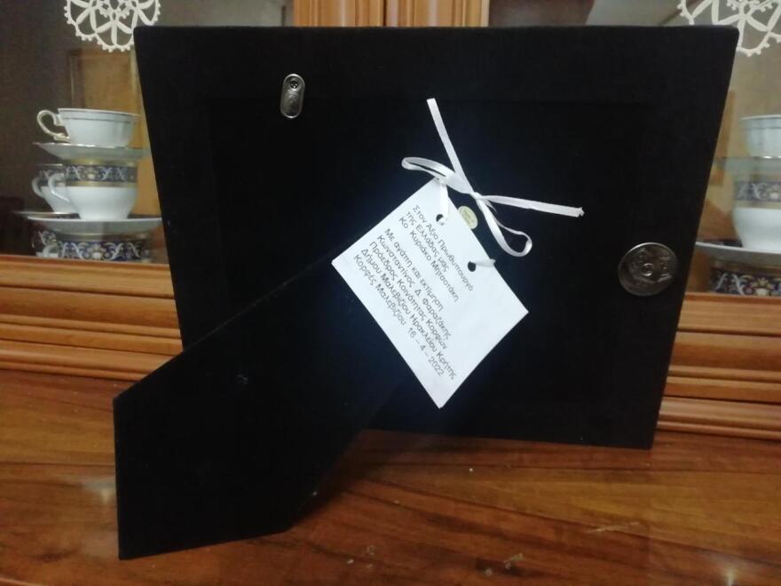 Ηράκλειο: Φωτογραφία του πατέρα του από το 1963 έλαβε ως δώρο ο Κυριάκος Μητσοτάκης