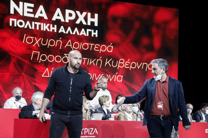 Νέα ένταση στη λήξη του συνεδρίου ΣΥΡΙΖΑ - ΠΣ, σε ρόλο πυροσβέστη ο Τσίπρας