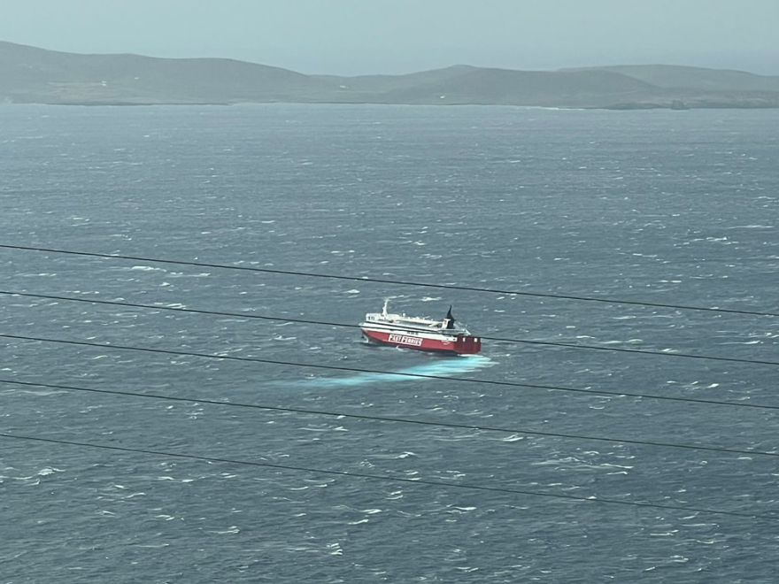 Μύκονος: Δείτε το Fast Ferries Άνδρος να κάνει... κύκλους στη θάλασσα λόγω των ανέμων (φωτογραφίες)