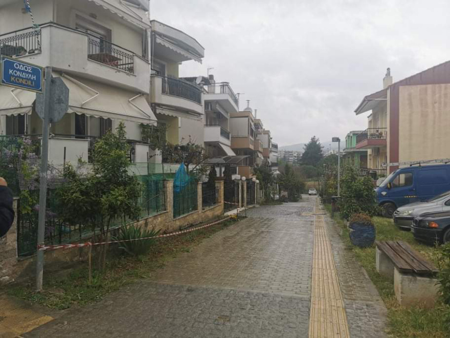 Θεσσαλονίκη: «Είδε τη μητέρα του χτυπημένη κι έγινε το έλα να δεις» λέει ο παππούς του 17χρονου που μαχαίρωσε τον πατριό του