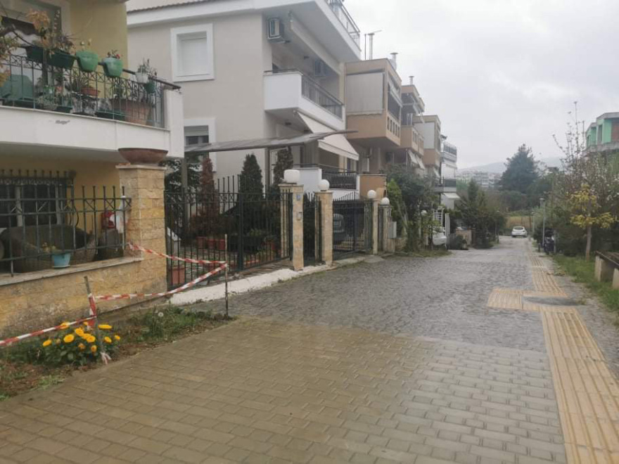 Θεσσαλονίκη: «Είδε τη μητέρα του χτυπημένη κι έγινε το έλα να δεις» λέει ο παππούς του 17χρονου που μαχαίρωσε τον πατριό του