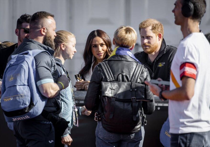 Φύλακας - άγγελος των Μέγκαν και Χάρι είναι ο πρώην σωματοφύλακας των Ομπάμα και Μπους