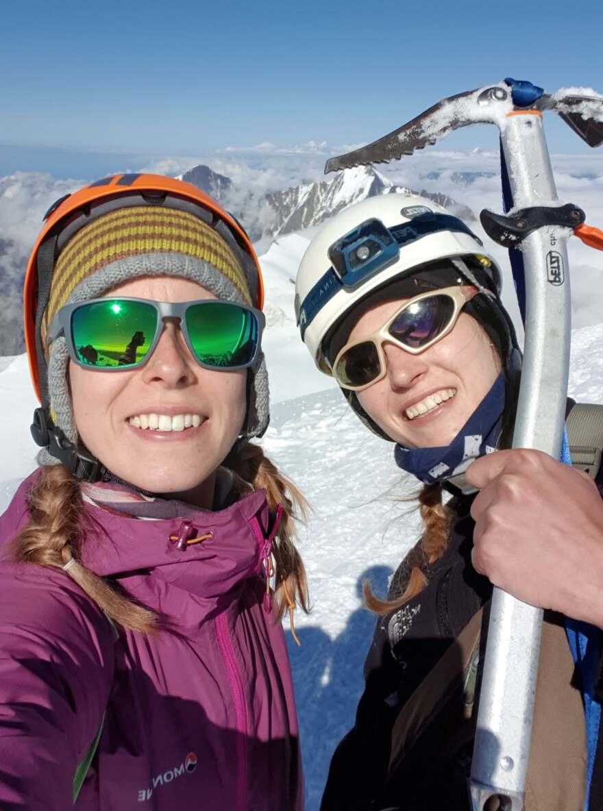 Πόλεμος στην Ουκρανία: Καλλονή Ουκρανή με το όπλο στα χέρια έτοιμη να πολεμήσει τους Ρώσους