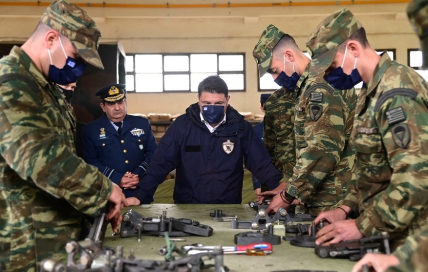 Χαρδαλιάς: Επισκέφθηκε την αεροπορική βάση Ελευσίνας - Δείτε φωτογραφίες