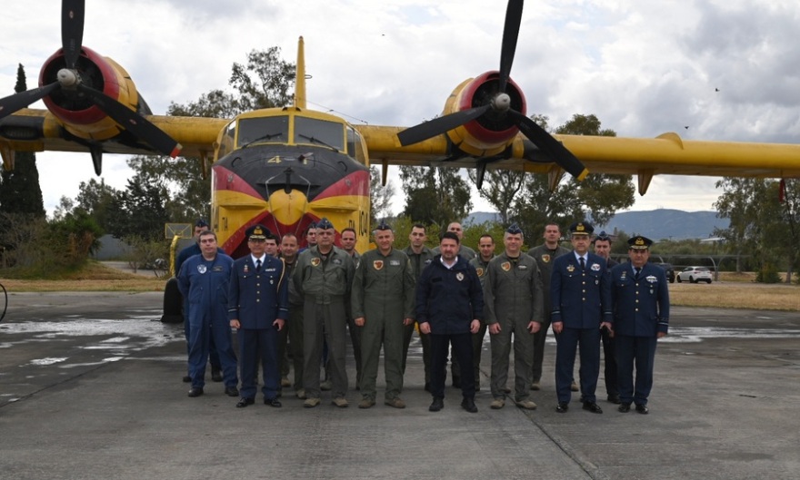 Χαρδαλιάς: Επισκέφθηκε την αεροπορική βάση Ελευσίνας - Δείτε φωτογραφίες