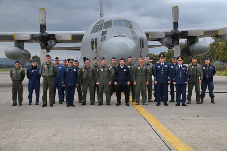 Χαρδαλιάς: Επισκέφθηκε την αεροπορική βάση Ελευσίνας - Δείτε φωτογραφίες