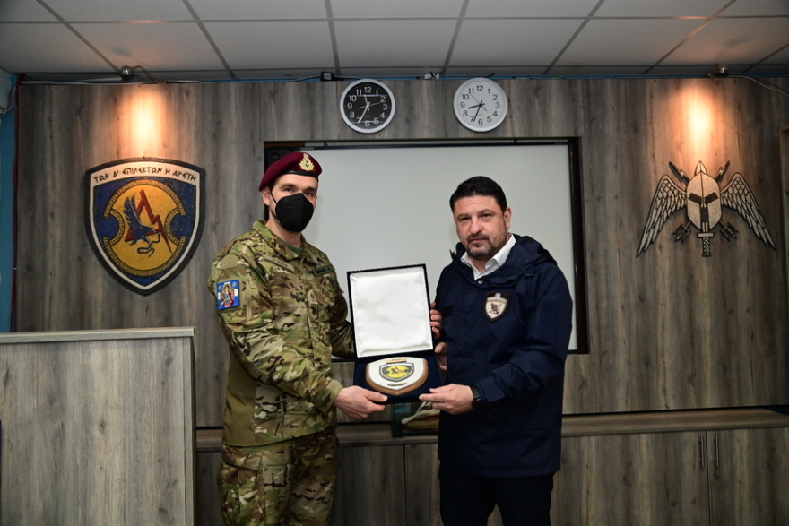 Χαρδαλιάς: Επισκέφθηκε την αεροπορική βάση Ελευσίνας - Δείτε φωτογραφίες