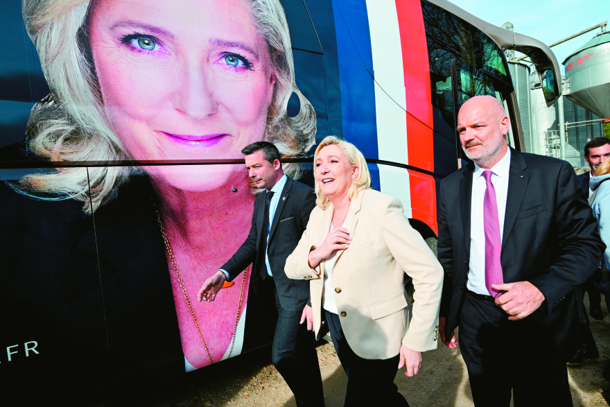 Μακρόν ή Λεπέν; Τι θα γίνει  αν εκλεγεί πρόεδρος στη Γαλλία ο Ευρωπαίος μεταρρυθμιστής ή... η φίλη του Πούτιν