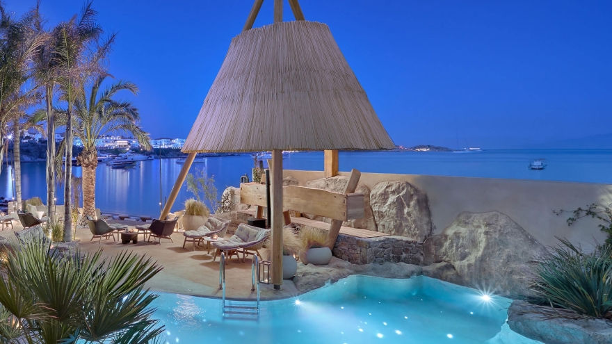 Νammos και Kensho έριξαν τα «σύνορα» στην Ψαρού: Το παρασκήνιο του mega deal της Μυκόνου