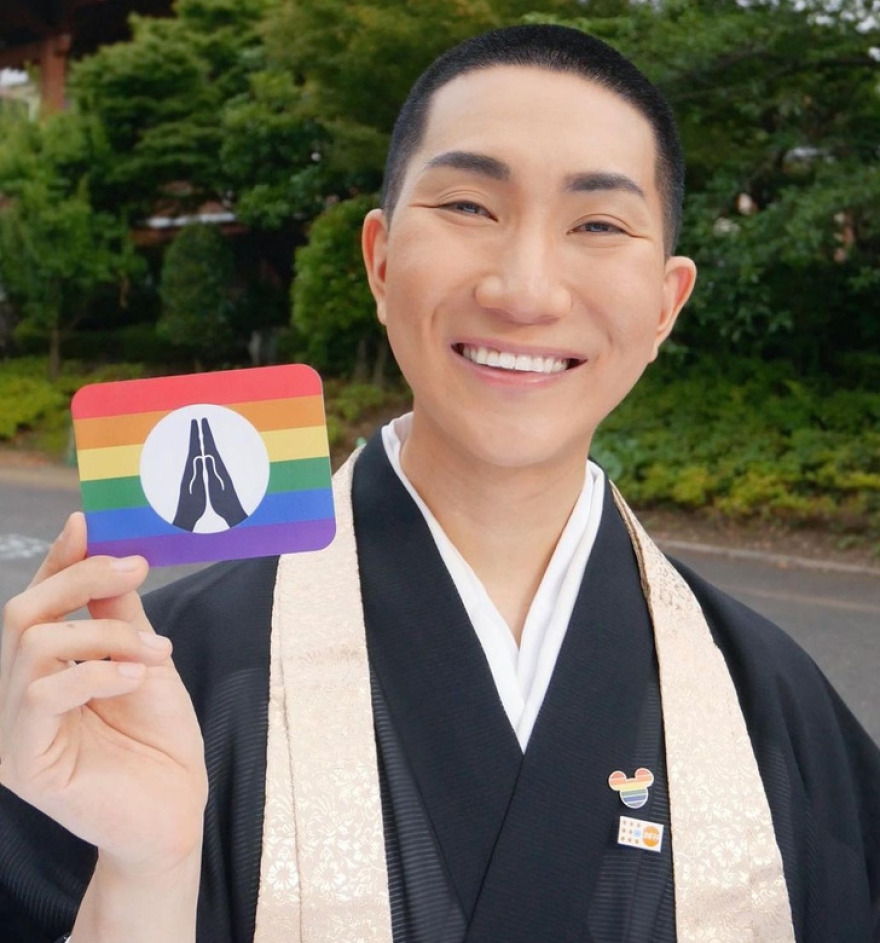 «Είμαι ένας μοναχός που ασχολείται με τη μόδα και το μακιγιάζ»: Η ιστορία ενός βουδιστή που κατέρριψε τα στερεότυπα των φύλων