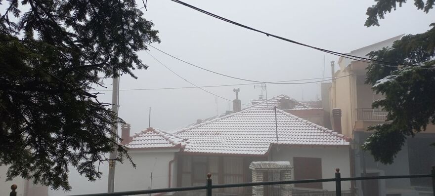 Στα «λευκά» τα ορεινά της Λάρισας λίγο πριν το Πάσχα