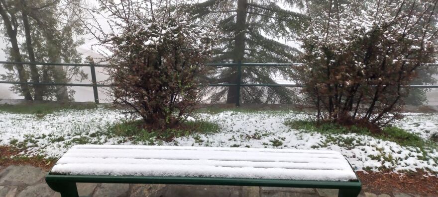 Στα «λευκά» τα ορεινά της Λάρισας λίγο πριν το Πάσχα