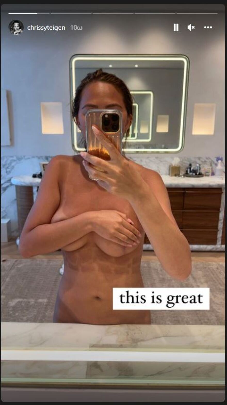 Κρίσι Τέιγκεν: Πέταξε τα ρούχα της και ανέβασε την πιο… γυμνή σέλφι