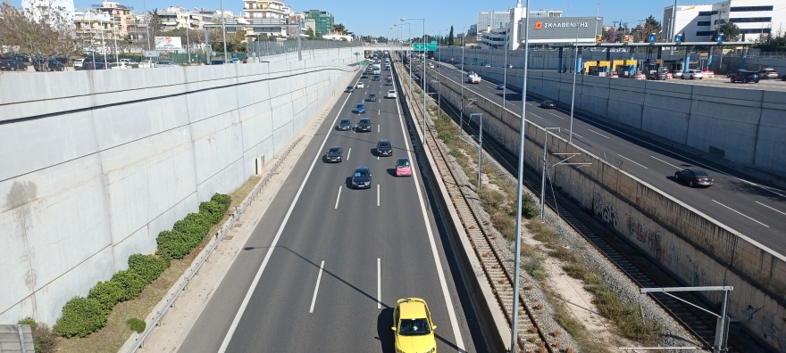 Κίνηση στους δρόμους: «Αδειάζει» η Αθήνα για Πάσχα - Μποτιλιάρισμα σε Αττική Οδό, Κηφισό και Κηφισίας