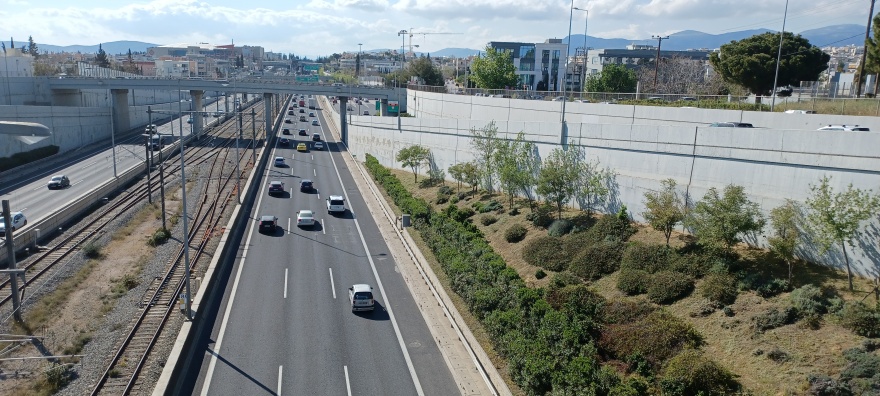 Κίνηση στους δρόμους: «Αδειάζει» η Αθήνα για Πάσχα - Μποτιλιάρισμα σε Αττική Οδό, Κηφισό και Κηφισίας