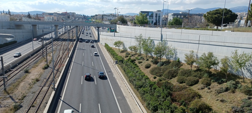 Κίνηση στους δρόμους: «Αδειάζει» η Αθήνα για Πάσχα - Μποτιλιάρισμα σε Αττική Οδό, Κηφισό και Κηφισίας