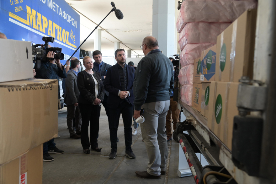 Πόλεμος στην Ουκρανία: Παρέδωσε την ιατροφαρμακευτική βοήθεια ο Ανδρουλάκης