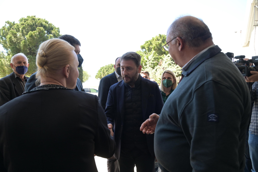 Πόλεμος στην Ουκρανία: Παρέδωσε την ιατροφαρμακευτική βοήθεια ο Ανδρουλάκης