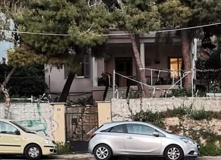 Αυτά είναι τα σπίτια-κολαστήρια που κρατούσε φυλακισμένη την 28χρονη ο Αλβανός προαγωγός