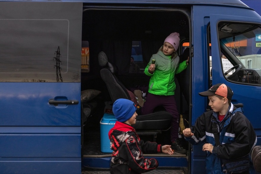 Λεωφορεία με αμάχους από τη Μαριούπολη έφθασαν στη Ζαπορίζια