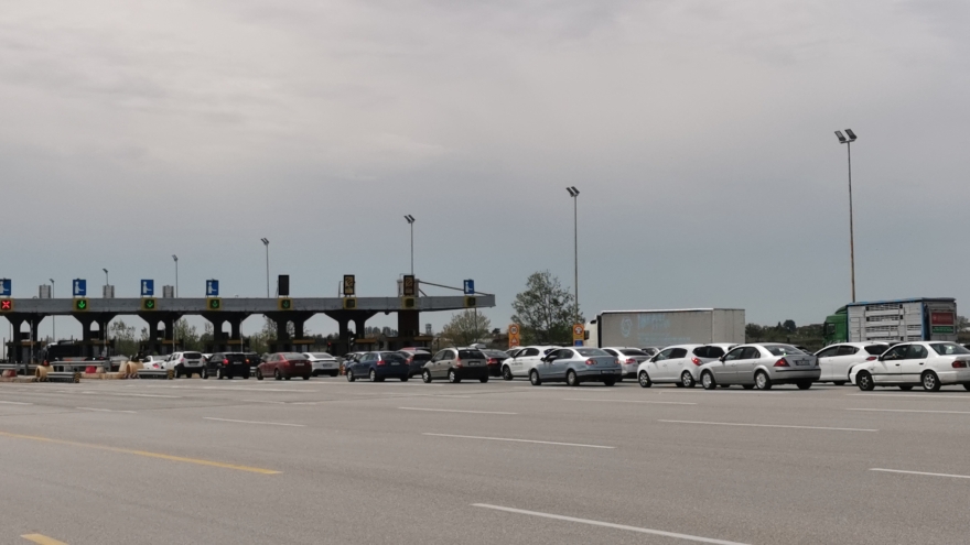 Έξοδος Πάσχα: Αδειάζει και η Θεσσαλονίκη, μεγάλες ουρές στα διόδια Μαλγάρων