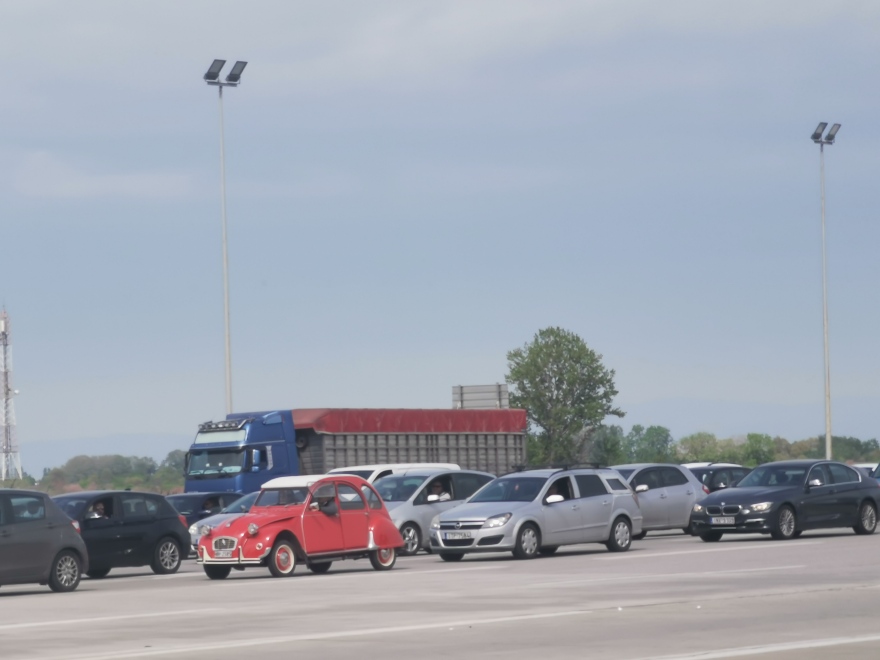 Έξοδος Πάσχα: Αδειάζει και η Θεσσαλονίκη, μεγάλες ουρές στα διόδια Μαλγάρων