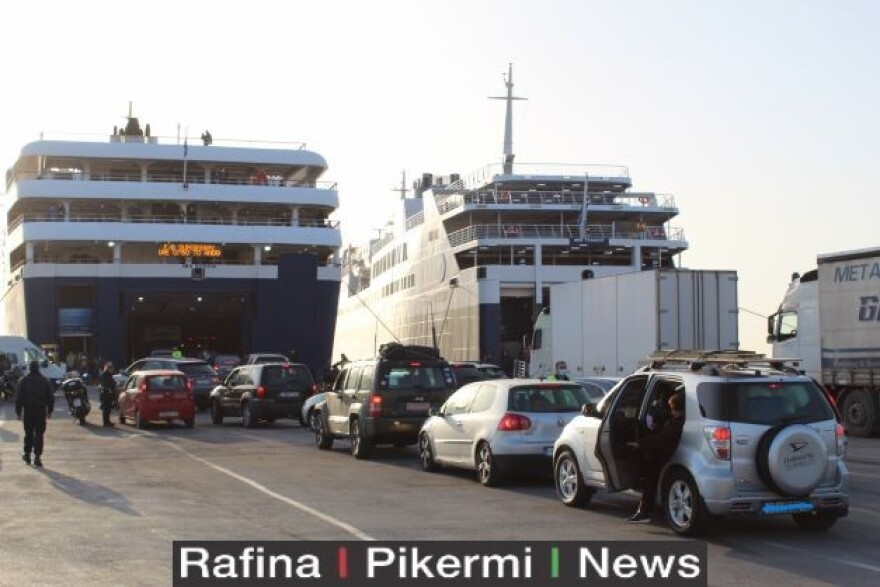 Έξοδος Πάσχα: Ουρές στα διόδια, γεμάτα τα ΚΤΕΛ, τα αεροπλάνα και τα τρένα 