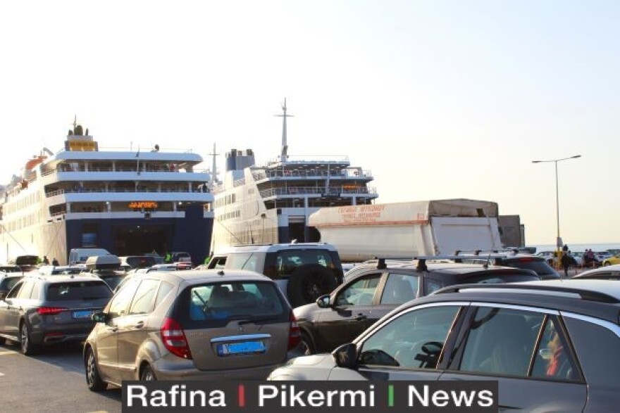 Έξοδος Πάσχα: Ουρές στα διόδια, γεμάτα τα ΚΤΕΛ, τα αεροπλάνα και τα τρένα 