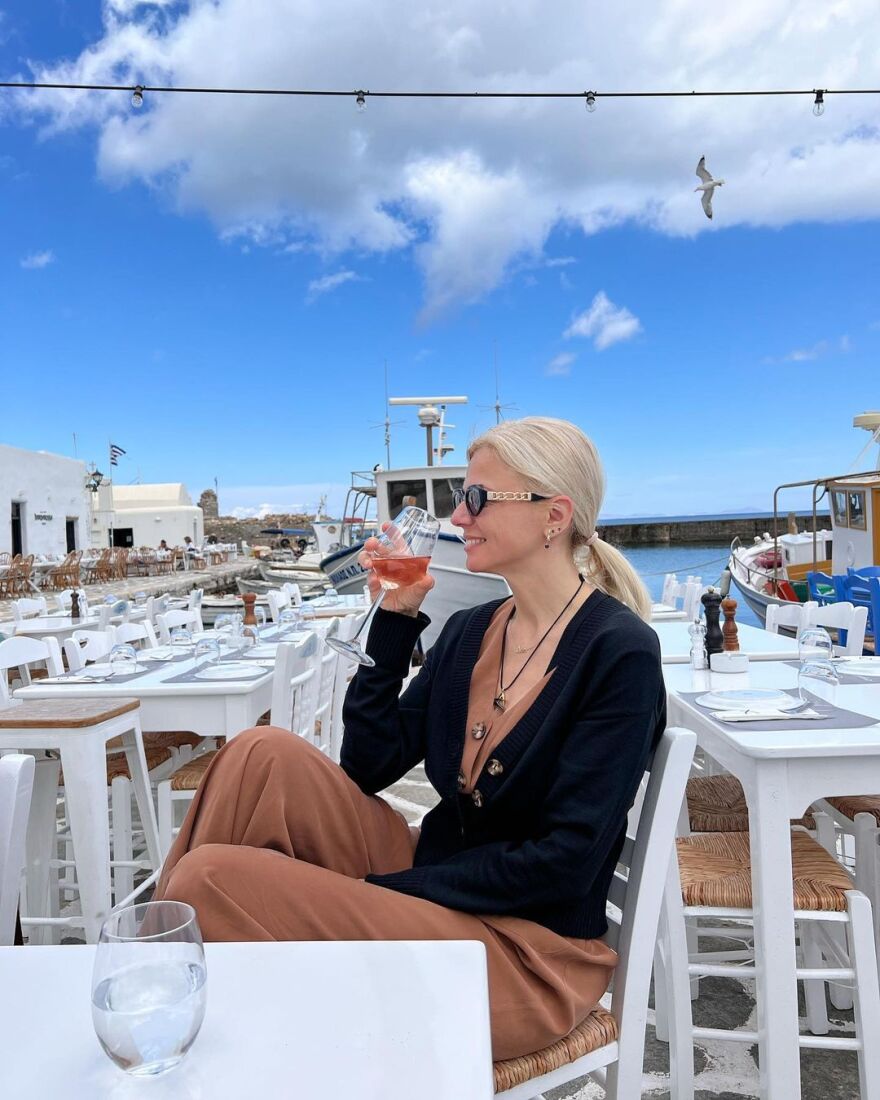 Χριστίνα Κοντοβά: Οικογενειακές διακοπές στην Πάρο