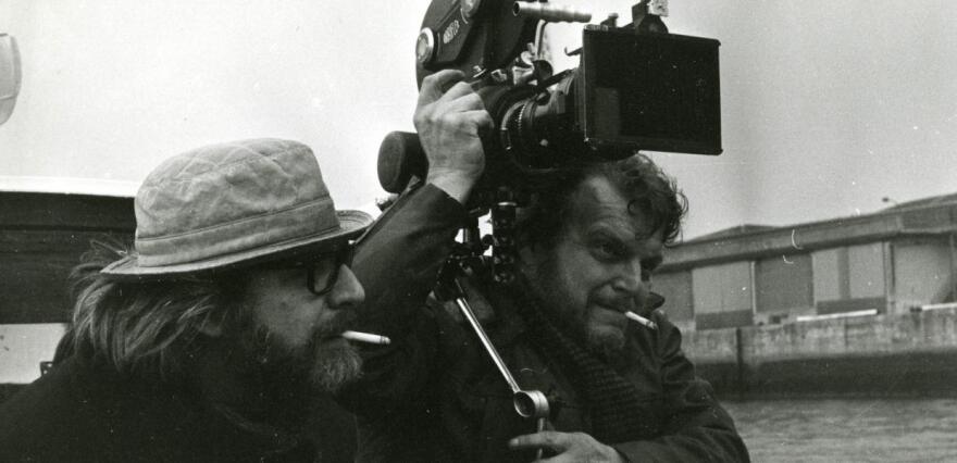 Ροβήρος Μανθούλης: Μια ζωή σαν μυθιστόρημα - Το άλμπουμ με τα πιο σημαντικά καρέ του