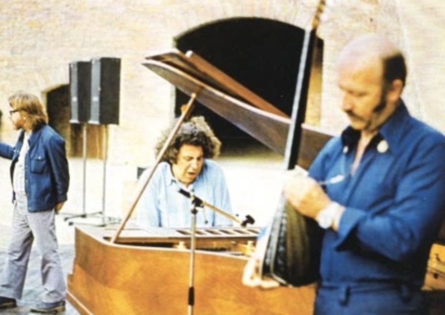 Ροβήρος Μανθούλης: Μια ζωή σαν μυθιστόρημα - Το άλμπουμ με τα πιο σημαντικά καρέ του