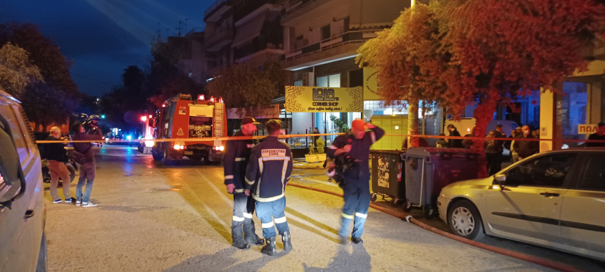 Φωτιά σε διαμέρισμα στον Νέο Κόσμο - Απεγκλωβίστηκε γυναίκα από τον 4ο όροφο