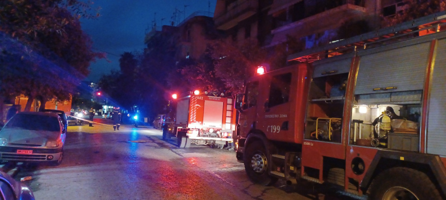 Φωτιά σε διαμέρισμα στον Νέο Κόσμο - Απεγκλωβίστηκε γυναίκα από τον 4ο όροφο