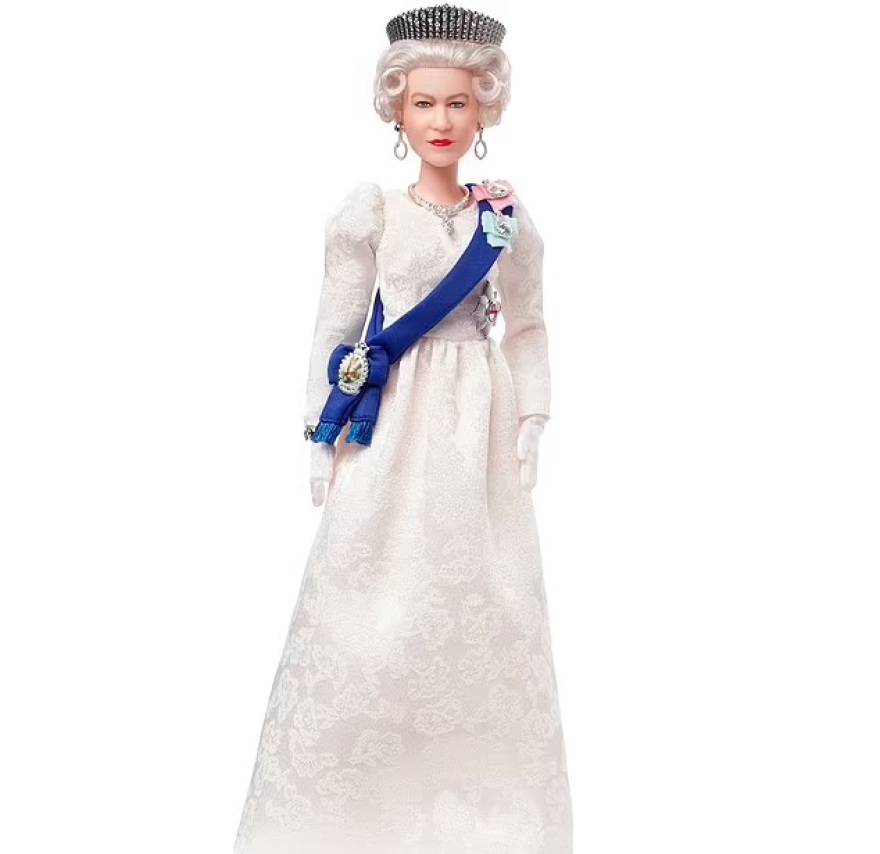 Βασίλισσα Ελισάβετ: Τώρα και σε κούκλα Barbie για το πλατινένιο ιωβηλαίο της