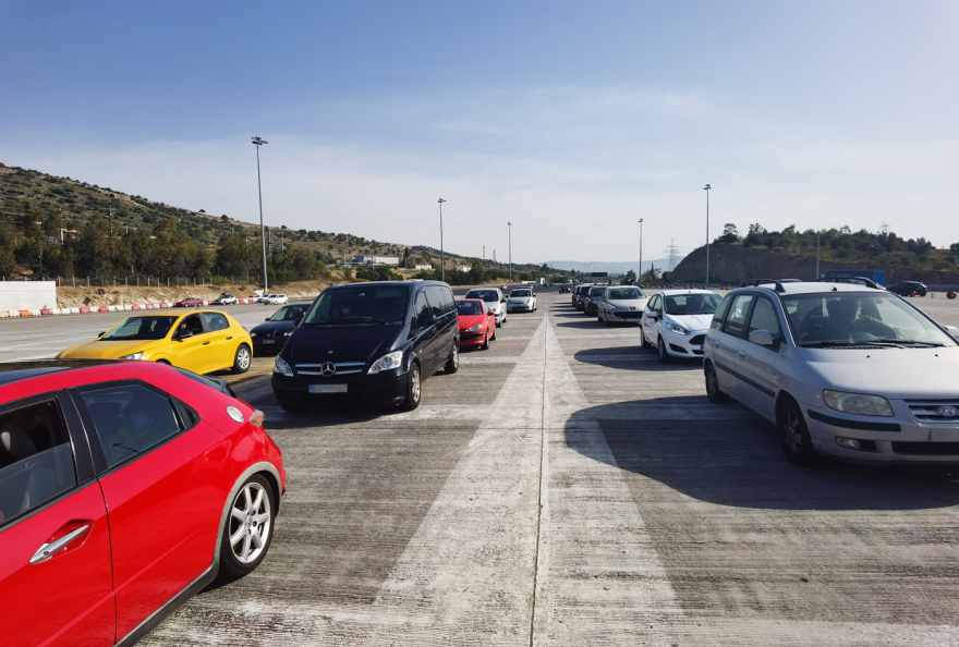 Έξοδος Πάσχα: Ουρές στα διόδια, γεμάτα τα ΚΤΕΛ, τα αεροπλάνα και τα τρένα 