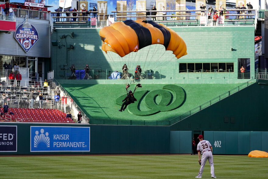 ΗΠΑ: Η αστυνομία διέταξε την εκκένωση του Καπιτωλίου εξαιτίας αεροσκάφους που αποτέλεσε «πιθανή απειλή»
