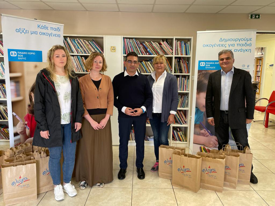 Το Μέγαρο Μαξίμου έστειλε λαμπάδες στους μικρούς φίλους των παιδικών χωριών SOS