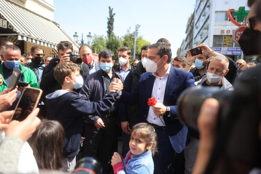 Τσίπρας: Ο μισθός δεν φθάνει ούτε για τους λογαριασμούς του ρεύματος, ανάγκη να αυξηθεί στα 800 ευρώ