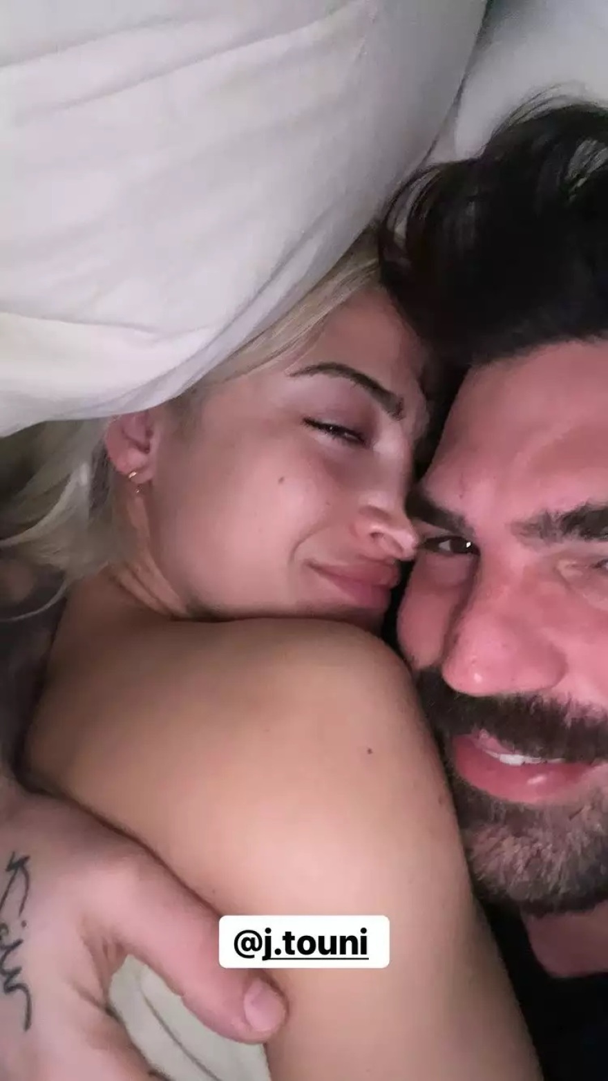 Ιωάννα Τούνη: Βρίσκει παρηγοριά στην αγκαλιά του Δημήτρη Αλεξάνδρου