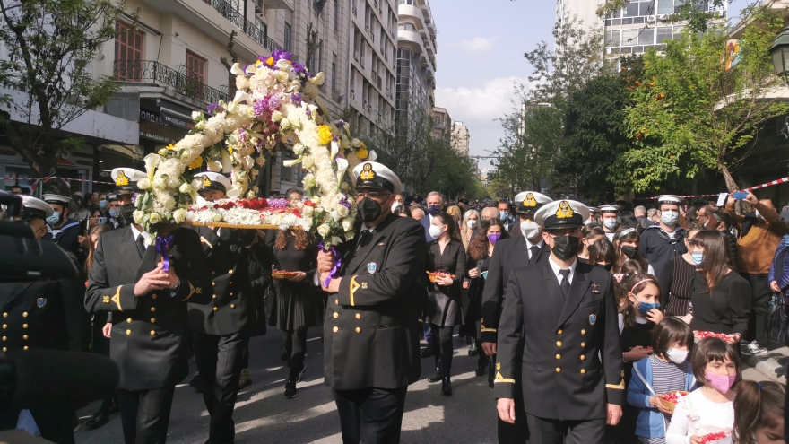 Ξεκίνησε η περιφορά του πρώτου Επιταφίου στη Θεσσαλονίκη