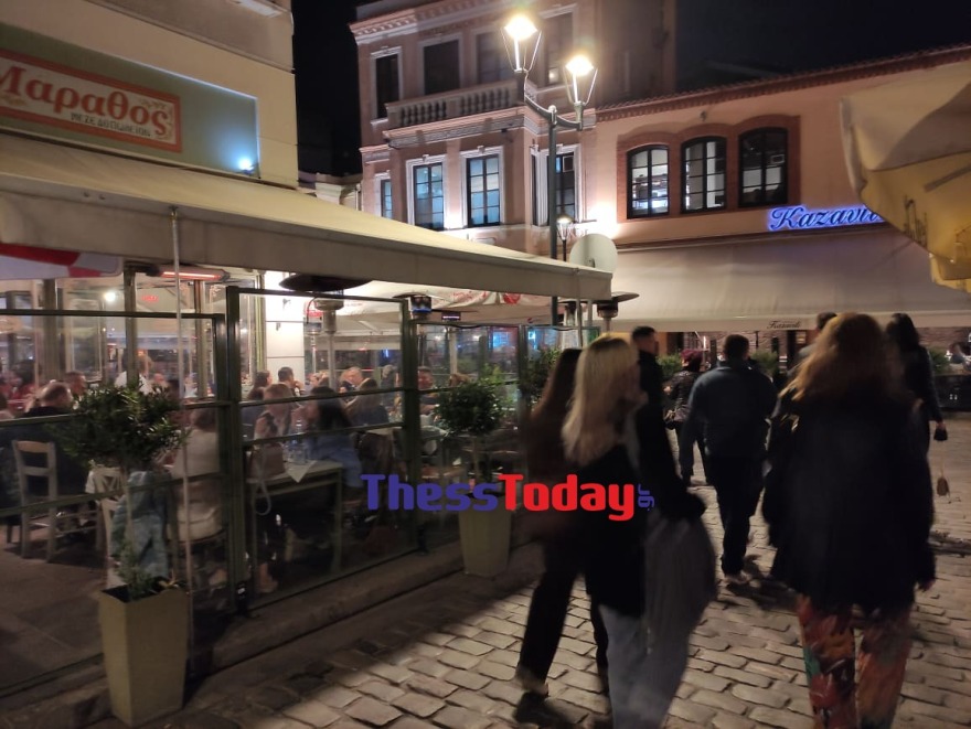 Θεσσαλονίκη: Μετά τον Επιτάφιο, πλημμύρησαν με κόσμο τα Λαδάδικα